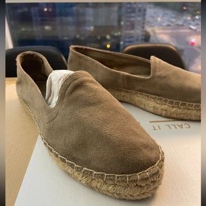 chamois leather fabric
Very soft and comfortable 
Earth-coloured 😍